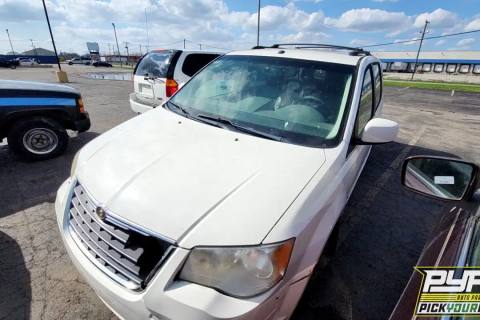 Photo of 2008 Chrysler Town & Country
