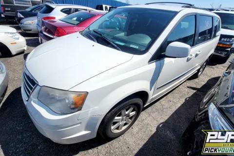 Photo of 2010 Chrysler Town & Country