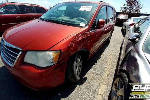 Photo of 2010 Chrysler Town & Country