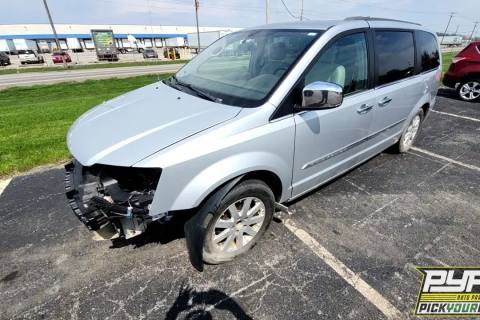 Photo of 2011 Chrysler Town & Country