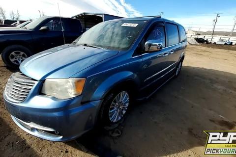 Photo of 2012 Chrysler Town & Country