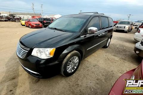 Photo of 2015 Chrysler Town & Country