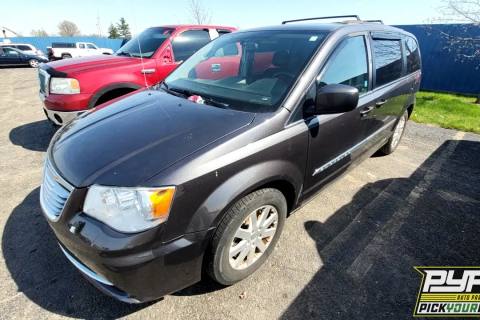 Photo of 2015 Chrysler Town & Country
