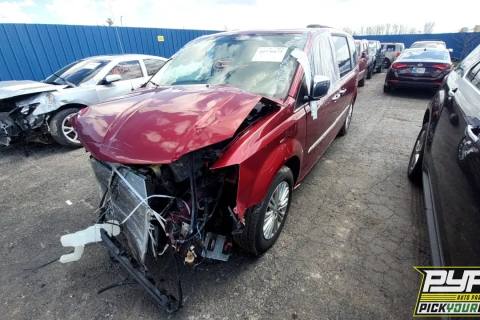 Photo of 2015 Chrysler Town & Country