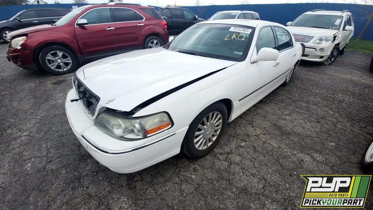 Photo of 2003 Lincoln Town Car