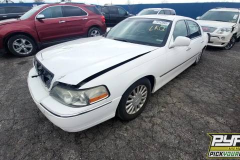 Photo of 2003 Lincoln Town Car