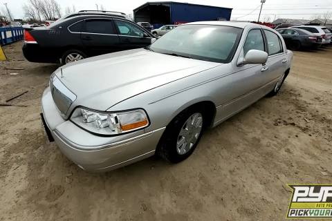 Photo of 2003 Lincoln Town Car
