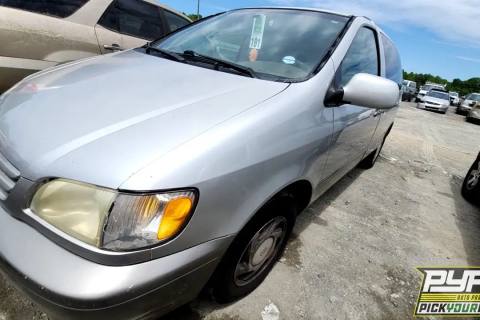 Photo of 2002 Toyota Sienna