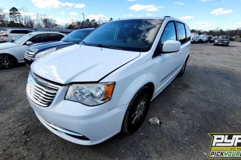 Photo of 2015 Chrysler Town & Country