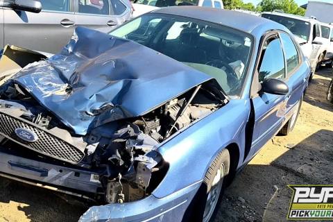 Photo of 2004 Ford Taurus