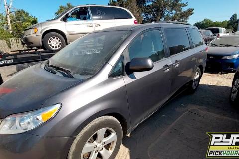 Photo of 2012 Toyota Sienna
