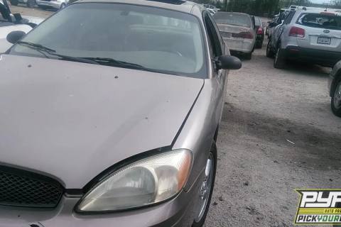 Photo of 2004 Ford Taurus