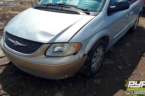 Photo of 2002 Chrysler Town & Country