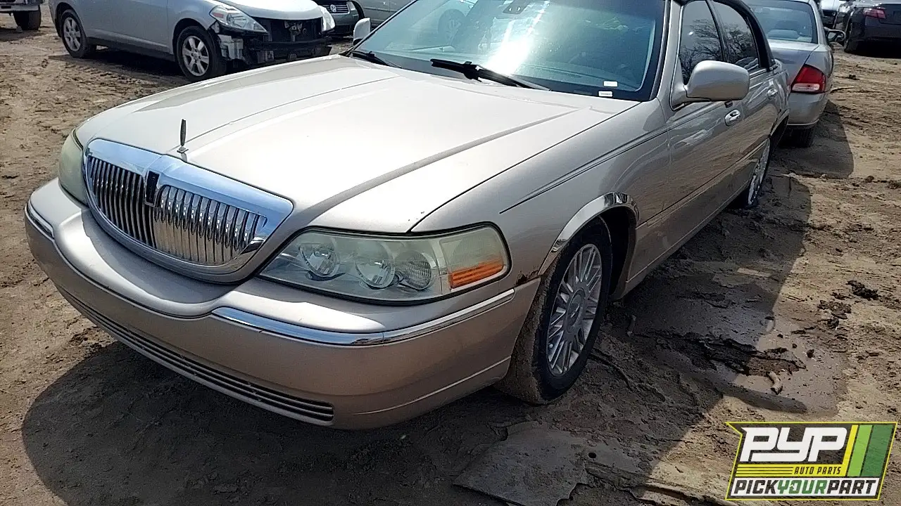 Photo of 2003 Lincoln Town Car