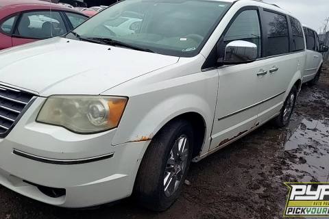 Photo of 2008 Chrysler Town & Country