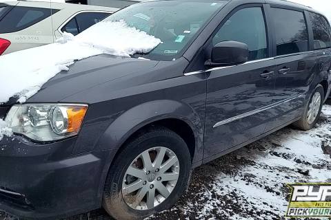Photo of 2015 Chrysler Town & Country