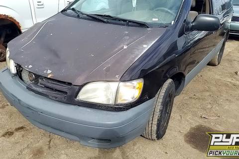 Photo of 2001 Toyota Sienna