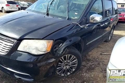 Photo of 2013 Chrysler Town & Country