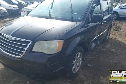 Photo of 2010 Chrysler Town & Country