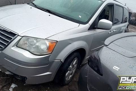 Photo of 2010 Chrysler Town & Country