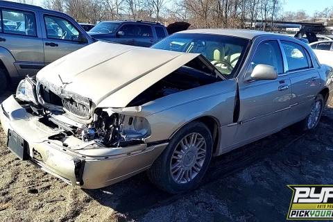 Photo of 2011 Lincoln Town Car