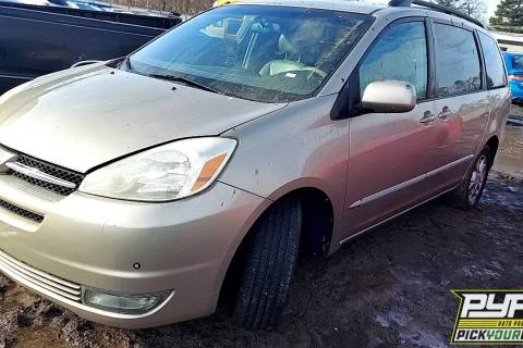 Photo of 2005 Toyota Sienna