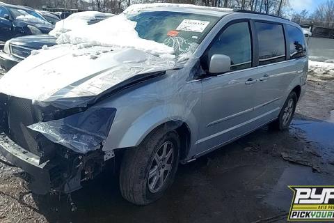 Photo of 2012 Chrysler Town & Country