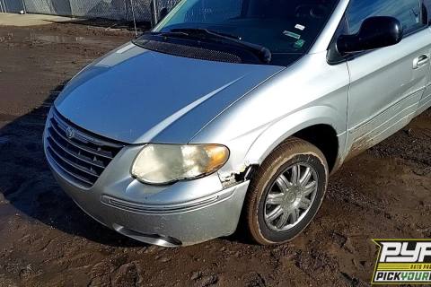 Photo of 2006 Chrysler Town & Country