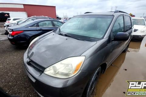 Photo of 2004 Toyota Sienna