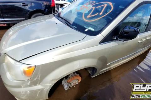 Photo of 2011 Chrysler Town & Country
