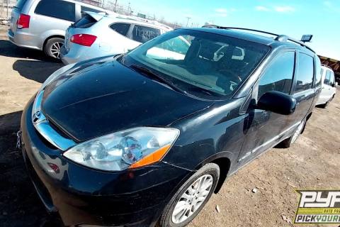Photo of 2010 Toyota Sienna