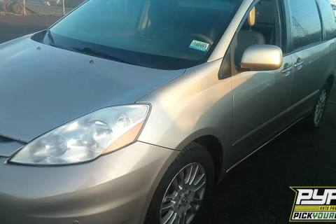 Photo of 2010 Toyota Sienna