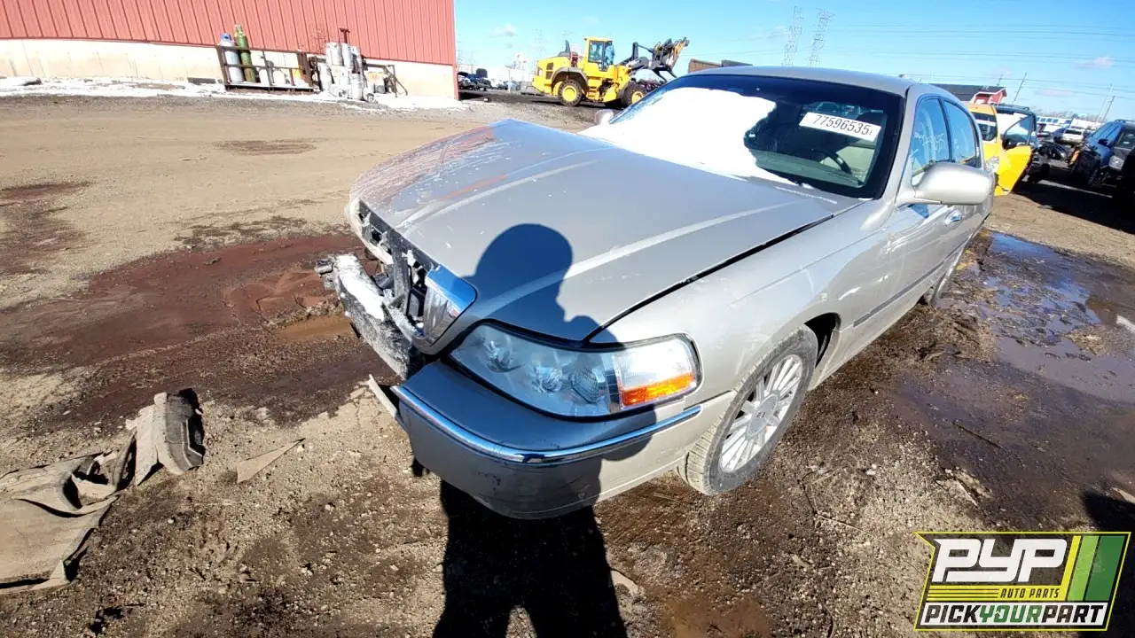 Photo of 2004 Lincoln Town Car