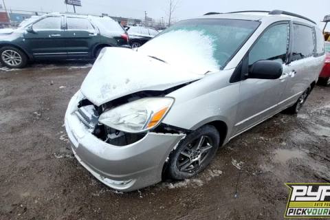 Photo of 2005 Toyota Sienna