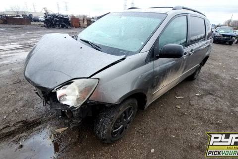 Photo of 2005 Toyota Sienna