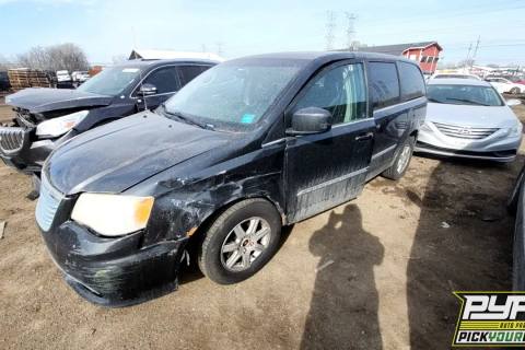 Photo of 2012 Chrysler Town & Country