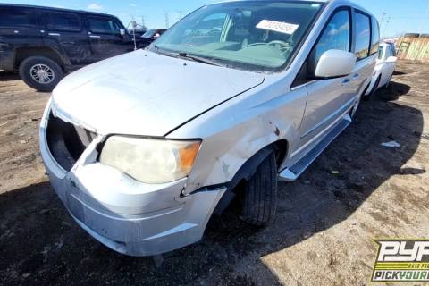 Photo of 2010 Chrysler Town & Country