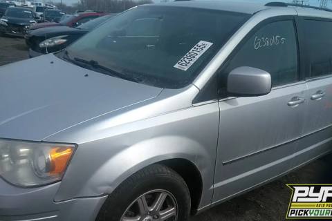 Photo of 2010 Chrysler Town & Country