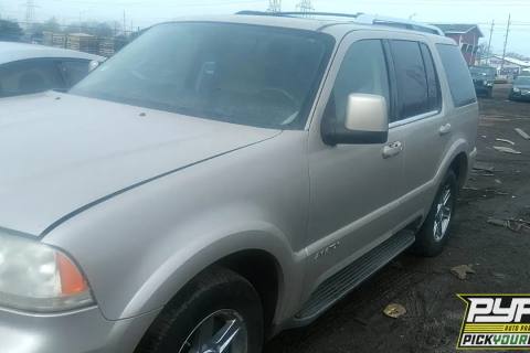 Photo of 2005 Lincoln Aviator
