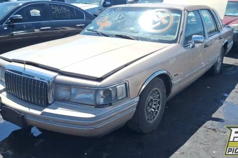 Photo of 1993 Lincoln Town Car
