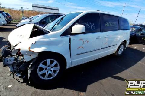 Photo of 2012 Chrysler Town & Country