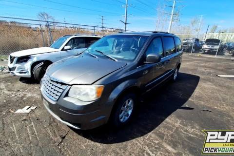 Photo of 2010 Chrysler Town & Country
