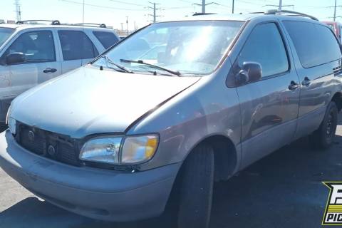 Photo of 1998 Toyota Sienna