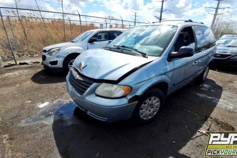 Photo of 2005 Chrysler Town & Country