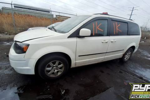 Photo of 2010 Chrysler Town & Country