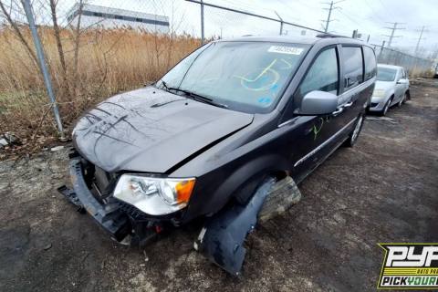 Photo of 2015 Chrysler Town & Country