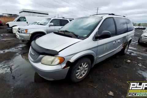 Photo of 2002 Chrysler Town & Country