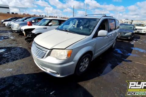Photo of 2012 Chrysler Town & Country