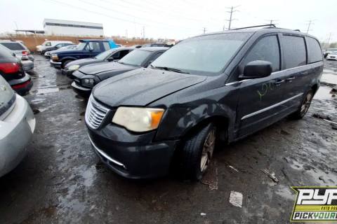 Photo of 2012 Chrysler Town & Country