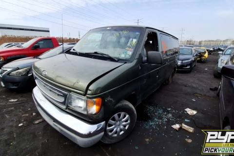 Photo of 2002 Ford E-150 Econoline Club Wagon